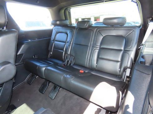 Used 2019 Lincoln Navigator Select image 20