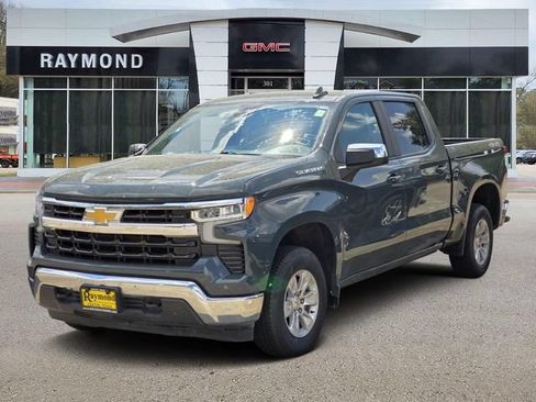 Used 2025 Chevrolet Silverado 1500 LT AWD/4WD image 3