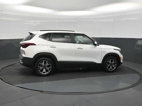 Used 2023 Kia Seltos EX AWD/4WD image 9