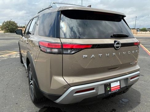 Certified 2023 Nissan Pathfinder Platinum w/ Cargo Package AWD/4WD image 4
