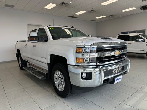 Used 2019 Chevrolet Silverado 2500 LTZ w/ Duramax Plus Package AWD/4WD image 4