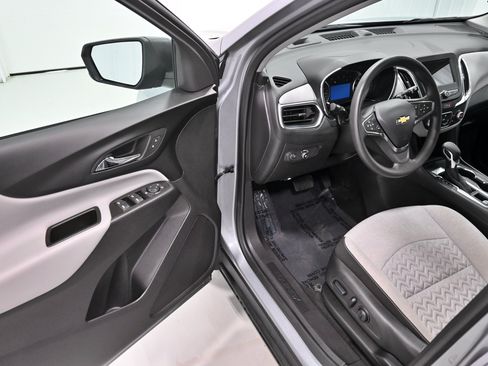 Used 2024 Chevrolet Equinox LS w/ LS Convenience Package FWD image 4
