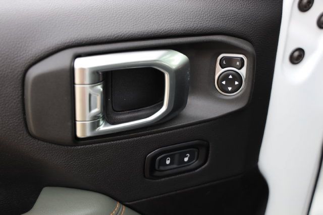 Used 2025 Jeep Gladiator Mojave AWD/4WD image 15