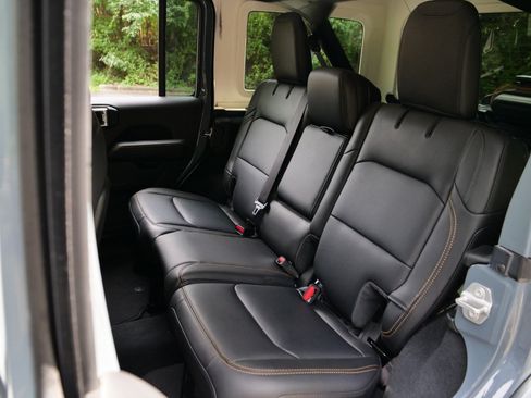 Used 2024 Jeep Wrangler Unlimited Sahara AWD/4WD image 24