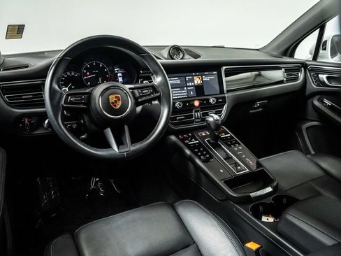 Used 2023 Porsche Macan AWD/4WD image 4