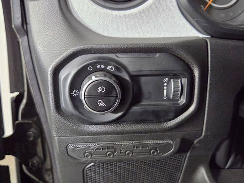 Used 2024 Jeep Gladiator Sport AWD/4WD image 18