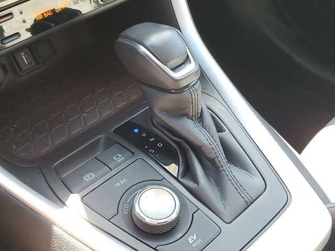 Used 2022 Toyota RAV4 Limited AWD/4WD image 21