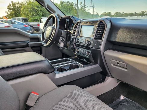 Used 2018 Ford F150 XLT w/ Equipment Group 302A Luxury AWD/4WD image 29