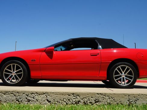 Used 2002 Chevrolet Camaro Z28 w/ SS Performance/Appearance Pkg RWD image 7