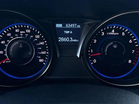 Used 2013 Hyundai Genesis 3.8 RWD image 13
