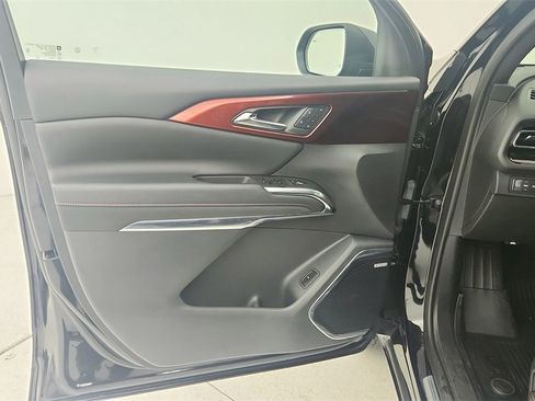 Used 2025 Chevrolet Traverse RS w/ LPO, Floor Liner Package image 27