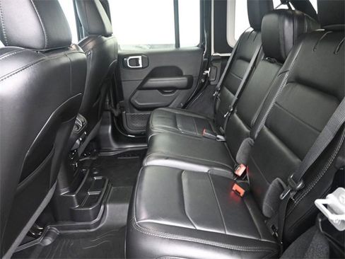 Used 2020 Jeep Wrangler Unlimited Sahara image 8