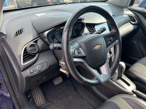 Used 2017 Chevrolet Trax LT w/ LT Convenience Package AWD/4WD image 14