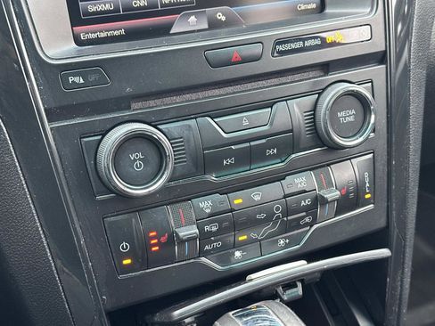 Used 2016 Ford Explorer XLT w/ Equipment Group 202A image 31