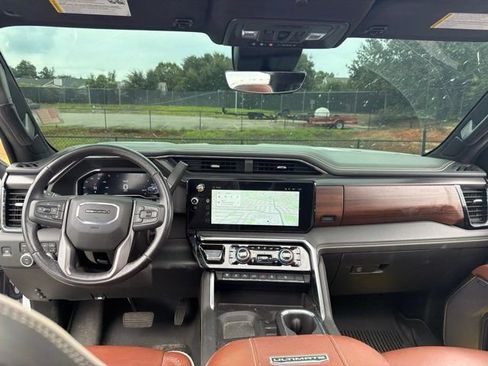 Used 2025 GMC Sierra 2500 Denali Ultimate AWD/4WD image 12