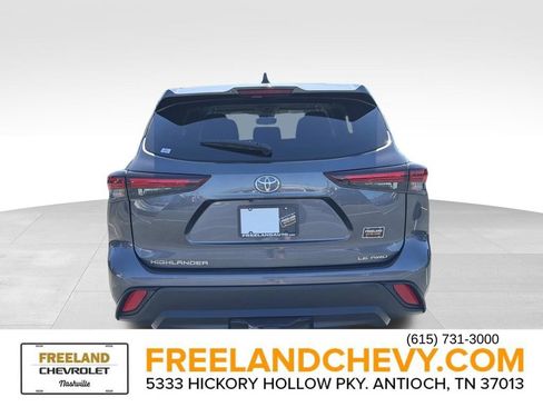 Used 2024 Toyota Highlander LE AWD/4WD image 4