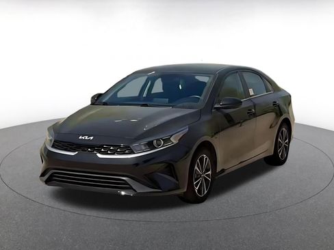 Used 2024 Kia Forte LXS image 8