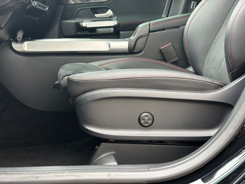 Certified 2024 Mercedes-Benz GLB 250 image 15