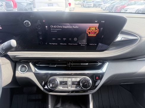 Used 2024 Buick Envista Sport Touring w/ Convenience I Package FWD image 11