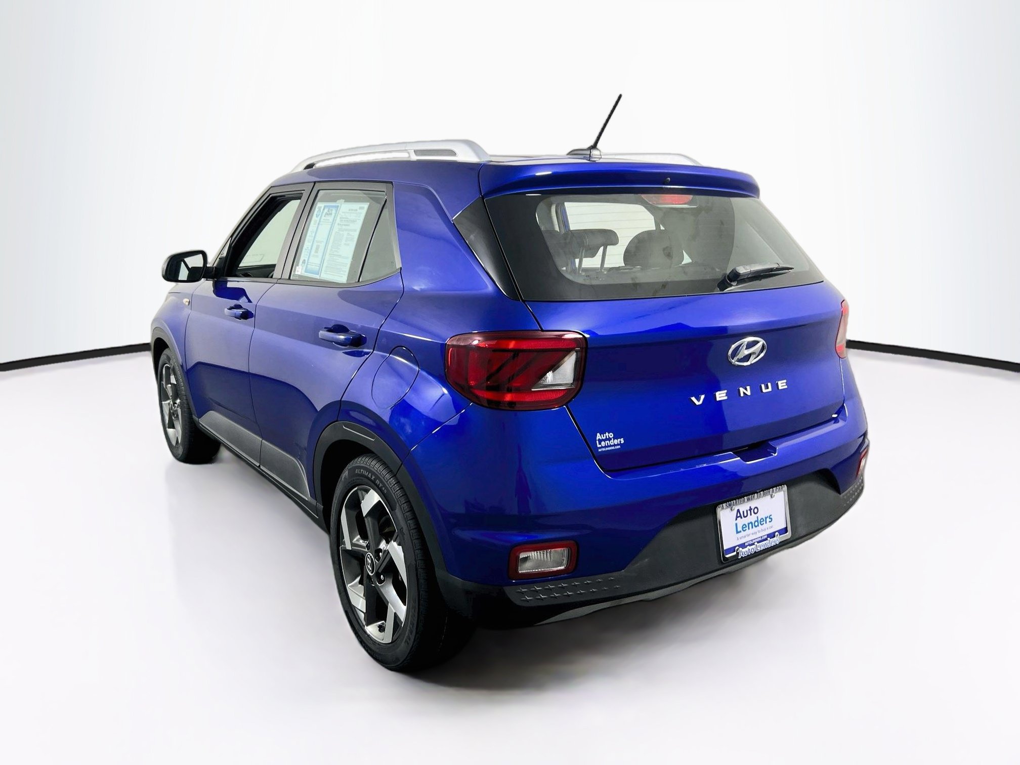 Used 2023 Hyundai Venue SEL FWD image 7