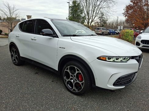 Used 2024 Alfa Romeo Tonale Veloce image 3