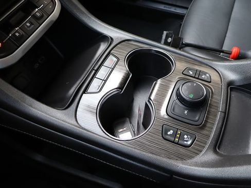 Used 2023 GMC Acadia SLT w/ Technology Package AWD/4WD image 30