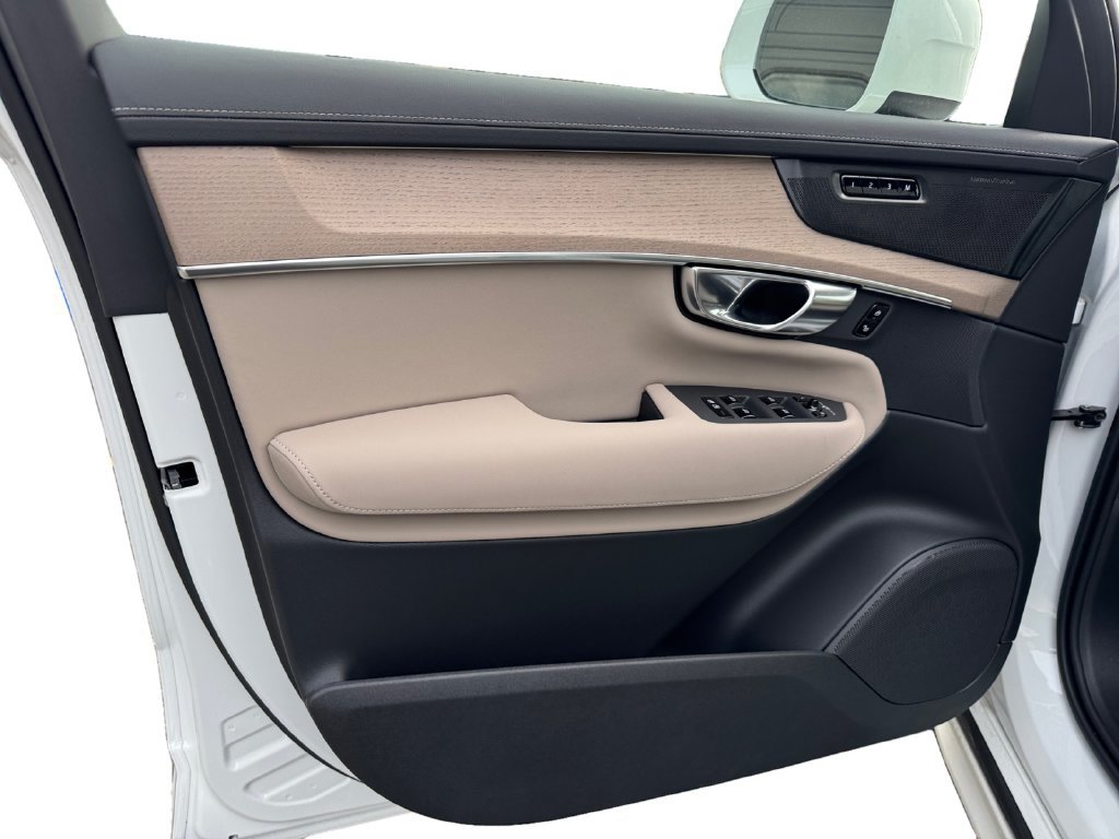 New 2026 Volvo XC90 T8 Plus w/ Protection Package Premier AWD/4WD image 11