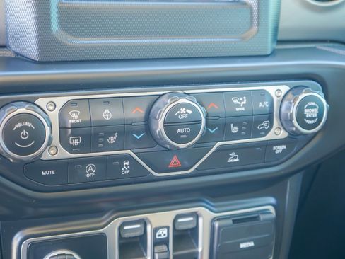 Used 2020 Jeep Gladiator Sport w/ Quick Order Package 24S image 16