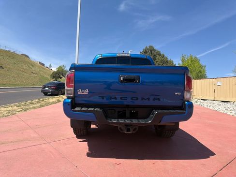 Used 2016 Toyota Tacoma Limited w/ Towing Package image 6