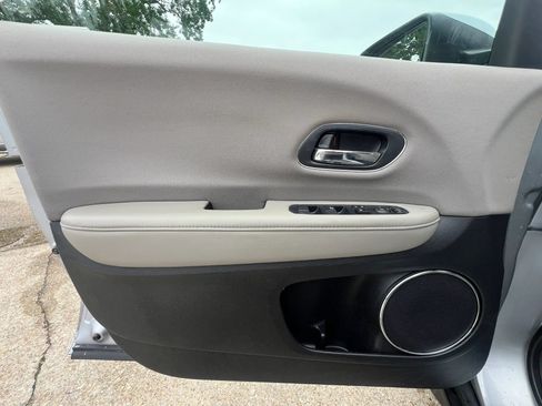 Used 2018 Honda HR-V EX image 9