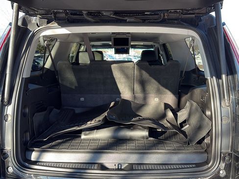 Used 2017 Cadillac Escalade ESV Luxury image 32