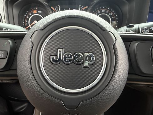 Used 2025 Jeep Wrangler Sport image 32