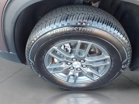 Used 2025 GMC Acadia Elevation image 9