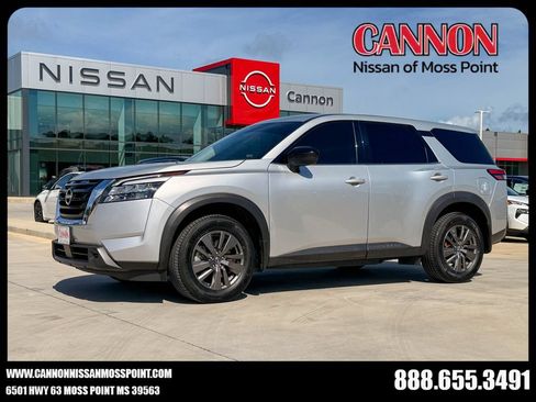 Used 2024 Nissan Pathfinder S FWD image 1