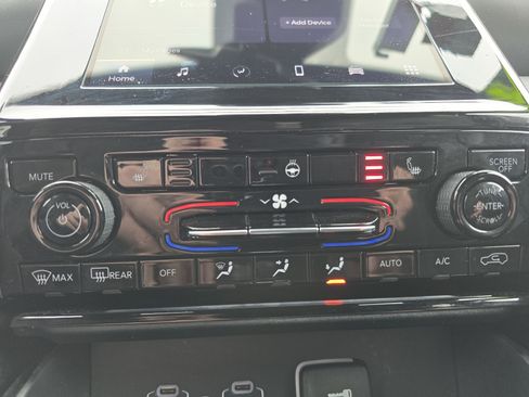 Used 2025 Jeep Grand Cherokee Altitude image 27