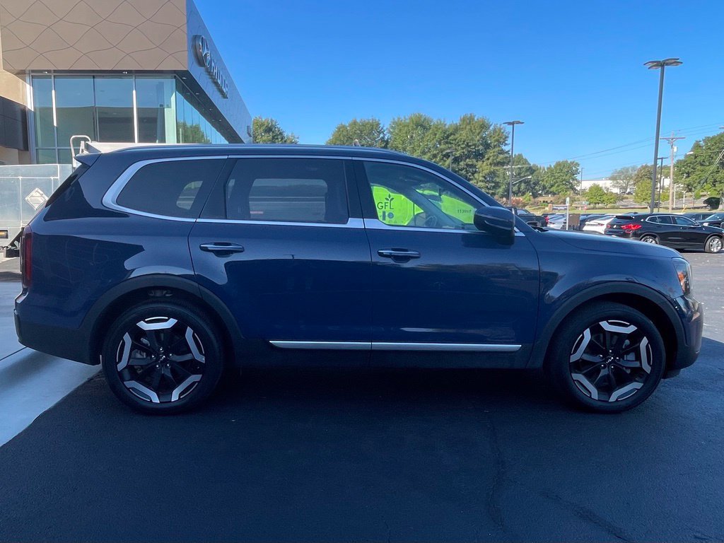 Used 2025 Kia Telluride S FWD image 2