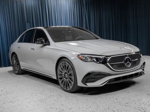 Used 2025 Mercedes-Benz E 450 4MATIC Sedan image 3