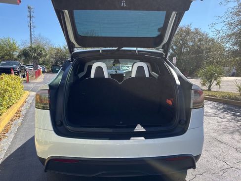 Used 2022 Tesla Model X image 10
