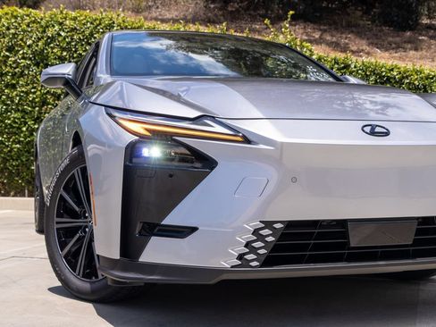 New 2026 Lexus ES 350e FWD image 5