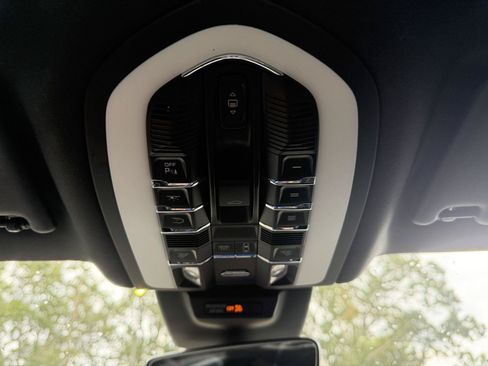 Used 2020 Porsche Macan AWD/4WD image 14