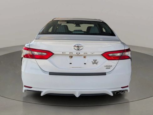 Used 2018 Toyota Camry SE FWD image 4