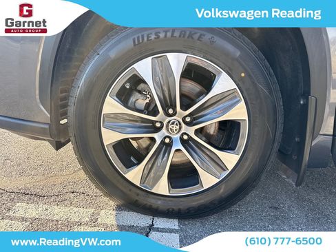 Used 2024 Toyota Highlander XLE image 34