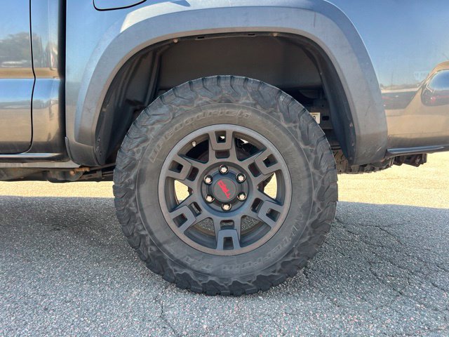 Used 2016 Toyota Tacoma TRD Off-Road w/ Premium & Technology Package AWD/4WD image 13