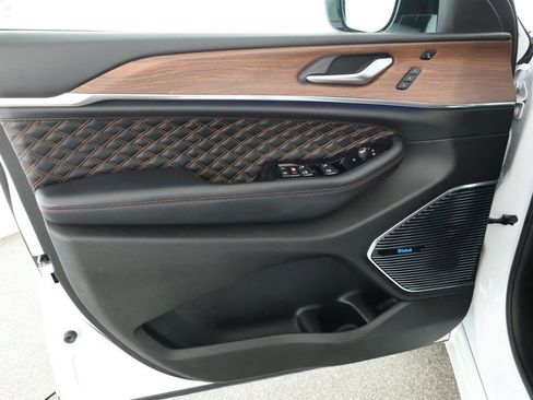 Used 2022 Jeep Grand Cherokee Summit w/ Advanced Protech Group IV image 9