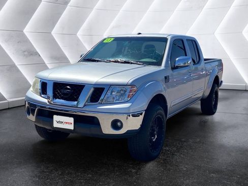 Used 2013 Nissan Frontier SL w/ Moonroof Pkg AWD/4WD image 3