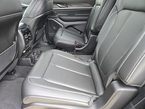New 2026 Jeep Grand Cherokee L Limited w/ Limited Altitude Package AWD/4WD image 20