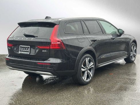 Certified 2025 Volvo V60 B5 Cross Country Plus image 3