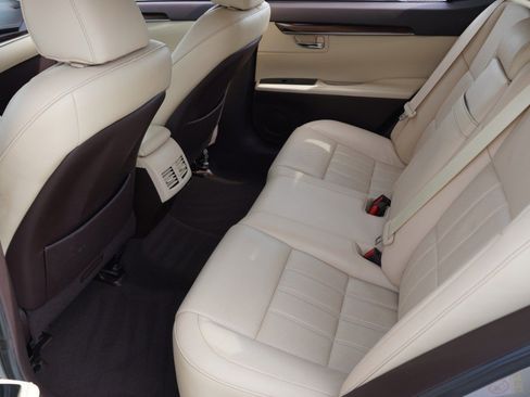 Used 2017 Lexus ES 350 w/ Luxury Package image 32