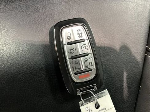 Used 2022 Chrysler Pacifica Touring-L w/ S Appearance Package AWD/4WD image 21