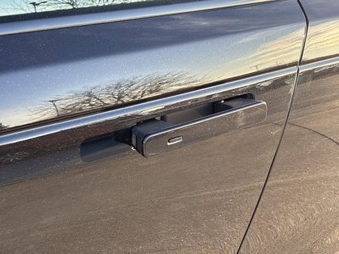 Used 2024 Land Rover Range Rover Velar Dynamic SE image 14